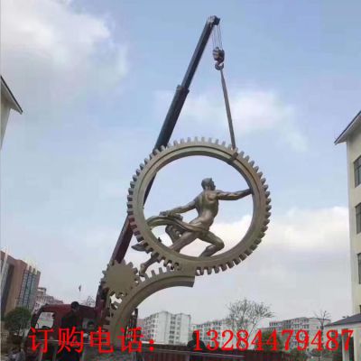 不锈钢齿轮人物雕塑