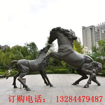 两只马玩耍铜雕