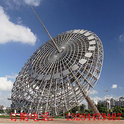 大型不锈钢刻钟镂空雕塑
