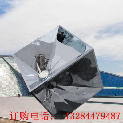不锈钢镜面正方形雕塑