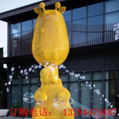 不锈钢卡通长颈鹿雕塑