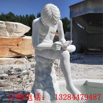 人物抠脚水景石雕