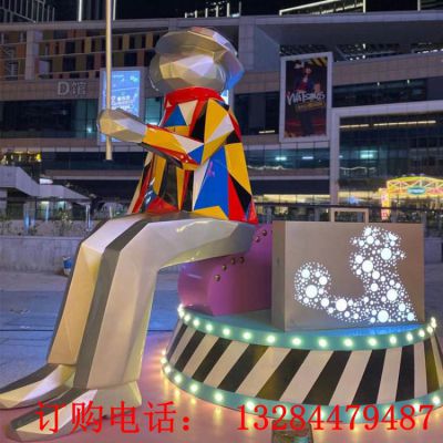 不锈钢几何抽象人物雕塑