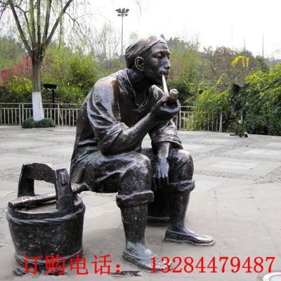 古代人物吸烟铸铜雕塑
