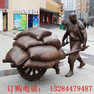 推粮食人物铸铜雕塑