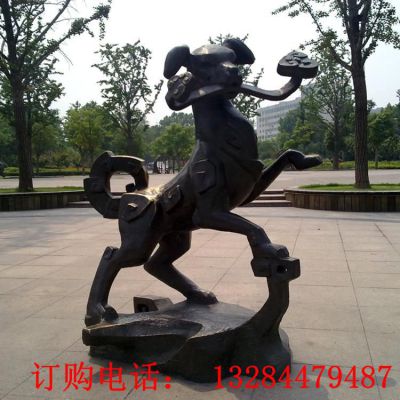 十二生肖狗铸铜雕塑
