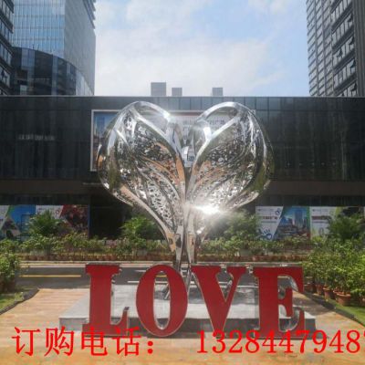 不锈钢镂空爱心雕塑