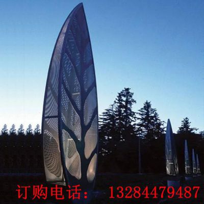 大型不锈钢镂空树叶雕塑
