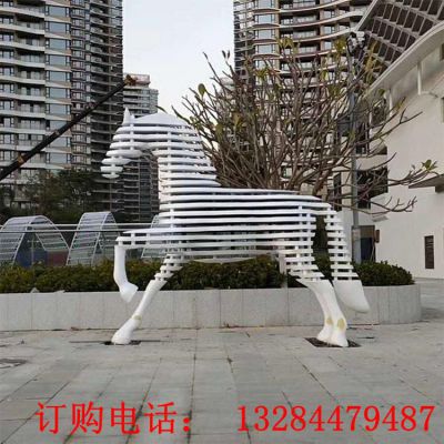 不锈钢切片马雕塑