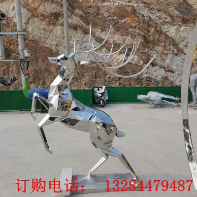不锈钢镜面几何鹿雕塑