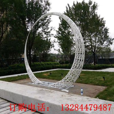 不锈钢镂空月亮雕塑