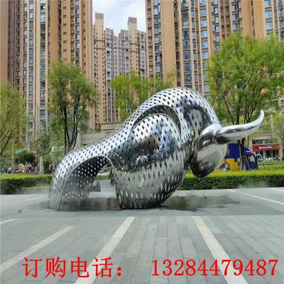 不锈钢镂空牛雕塑