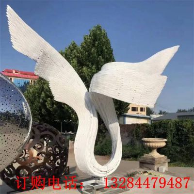 不锈钢镂空翅膀雕塑