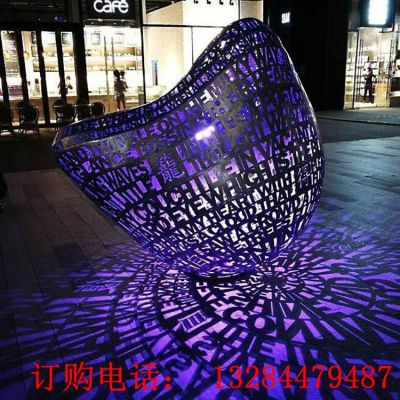 不锈钢镂空爱心刻字雕塑