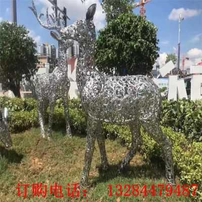 不锈钢镂空鹿雕塑
