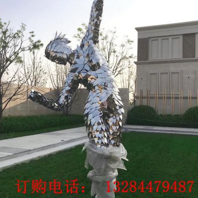 不锈钢镜面抽象人物雕塑