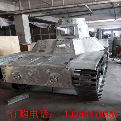 大型不锈钢坦克雕塑