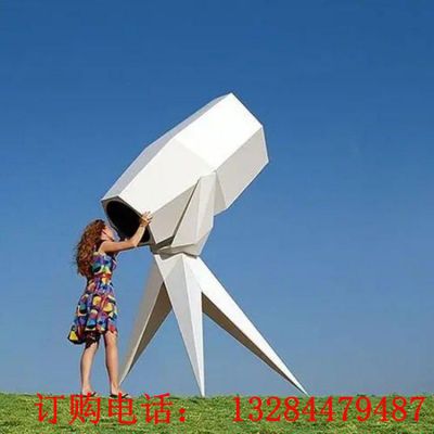 不锈钢几何摄像头雕塑