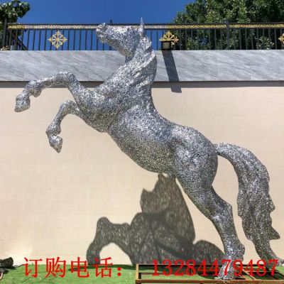 不锈钢镂空马雕塑