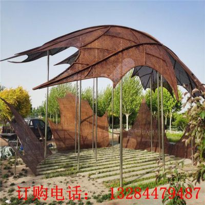 大型不锈钢枫叶雕塑