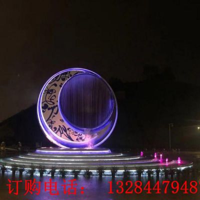 大型不锈钢月亮青花瓷雕塑