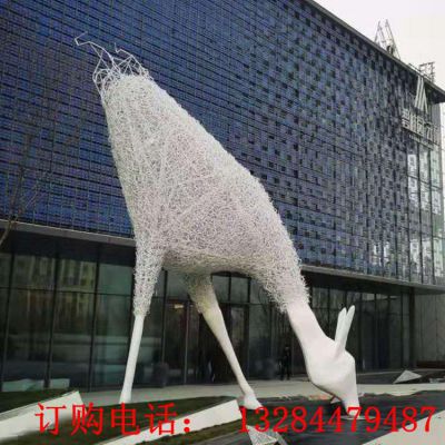 不锈钢半身镂空拉丝鹿雕塑