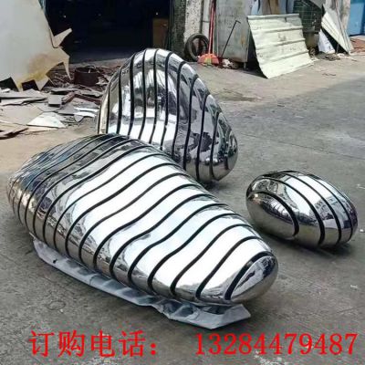 不锈钢镜面切片石头雕塑