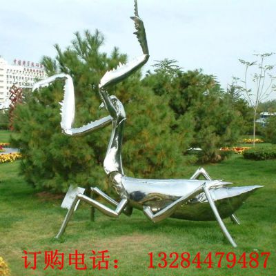 不锈钢镜面螳螂雕塑
