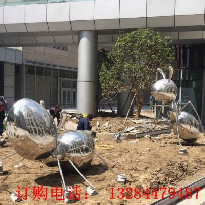 不锈钢镜面蚂蚁雕塑