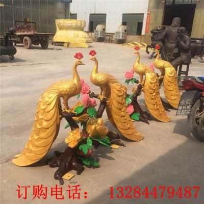 铸铜彩绘孔雀雕塑