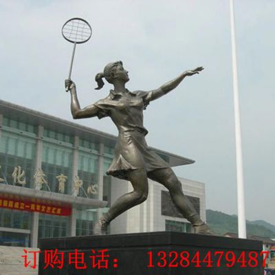 铸铜人物打羽毛球雕塑