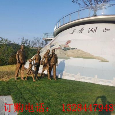 铸铜一家五口游玩雕塑