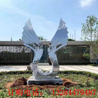 不锈钢镜面翅膀雕塑