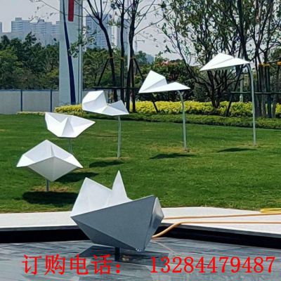 不锈钢折纸船雕塑