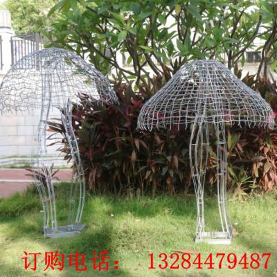 不锈钢镂空蘑菇雕塑
