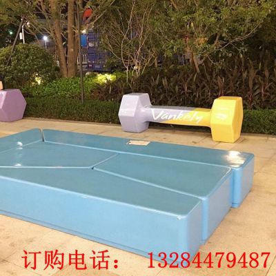不锈钢哑铃坐凳雕塑