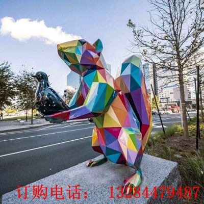 不锈钢几何彩绘松鼠雕塑