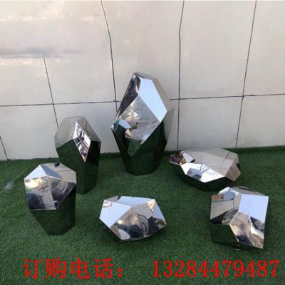 不锈钢镜面几何石头雕塑
