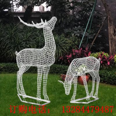 不锈钢镂空鹿雕塑