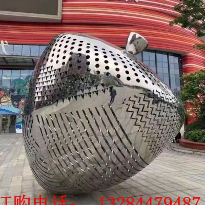 不锈钢镂空草莓雕塑