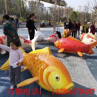 不锈钢彩色锦鲤雕塑