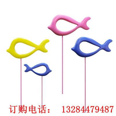 不锈钢镂空小鱼雕塑