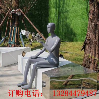 不锈钢抽象人物逗鸟雕塑