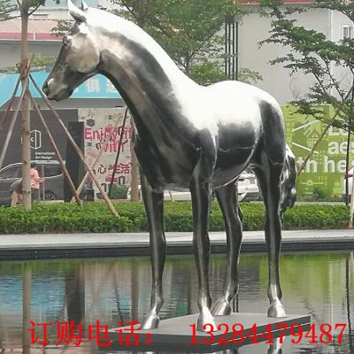 不锈钢镜面马雕塑