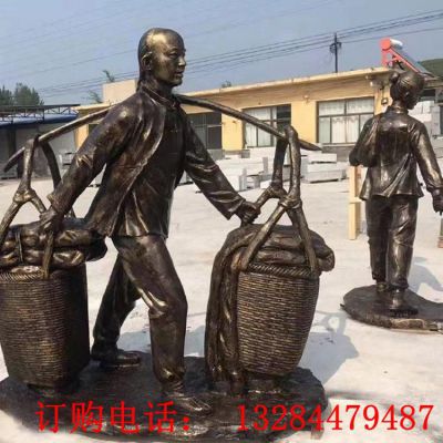 铸铜人物挑粮食雕塑