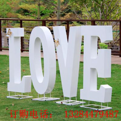 不锈钢立体love字雕塑
