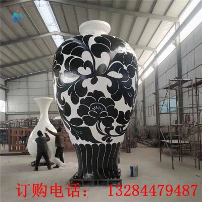 不锈钢花瓶雕塑