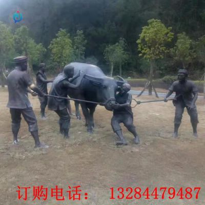 铸铜人物斗牛雕塑