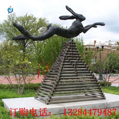 铸铜兔子雕塑