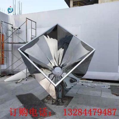 不锈钢镜面正方体雕塑